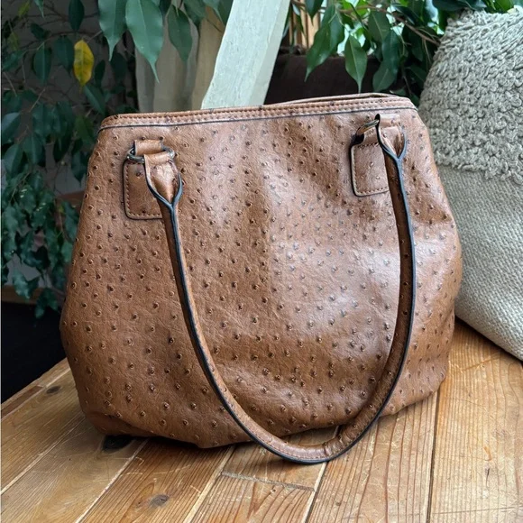 GAL Ostrich Shoulder Bag - Picture 7 of 8